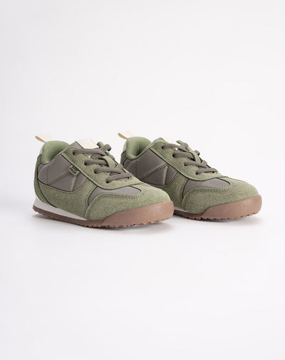Nino tenis